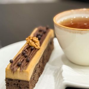 آموزش آنلاین براونی گردو با گاناش و کرم پرالین – ندا توکلی